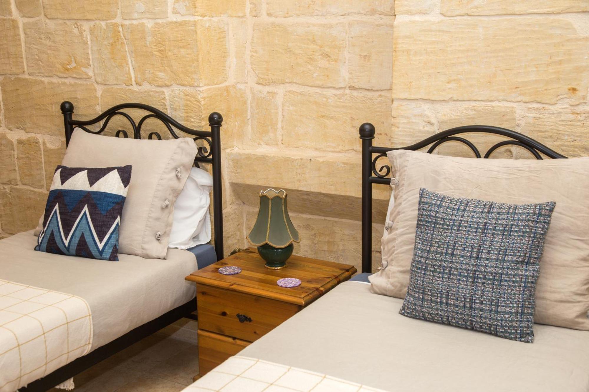 A La Maison B&B Xaghra Bagian luar foto