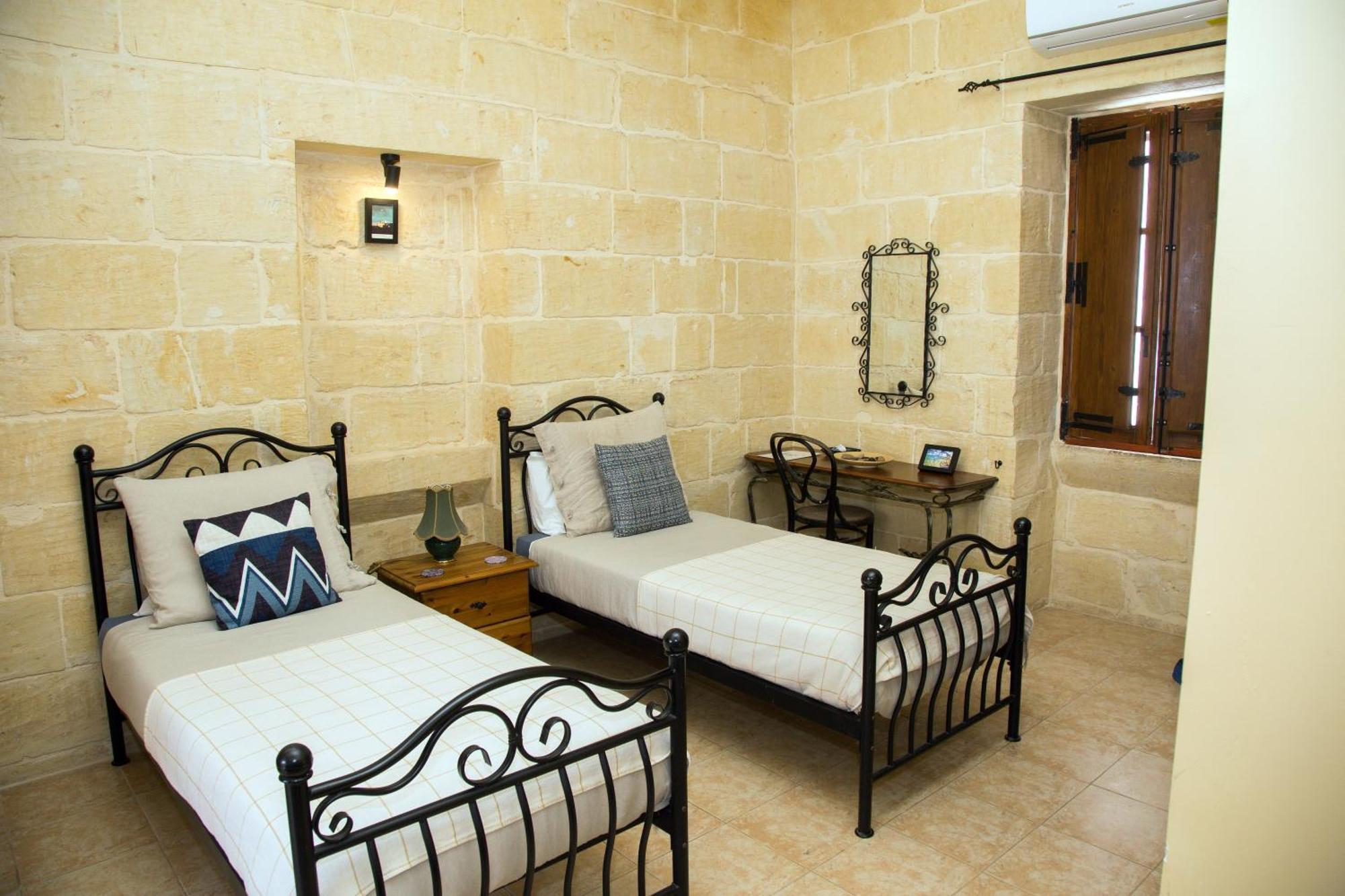 A La Maison B&B Xaghra Bagian luar foto