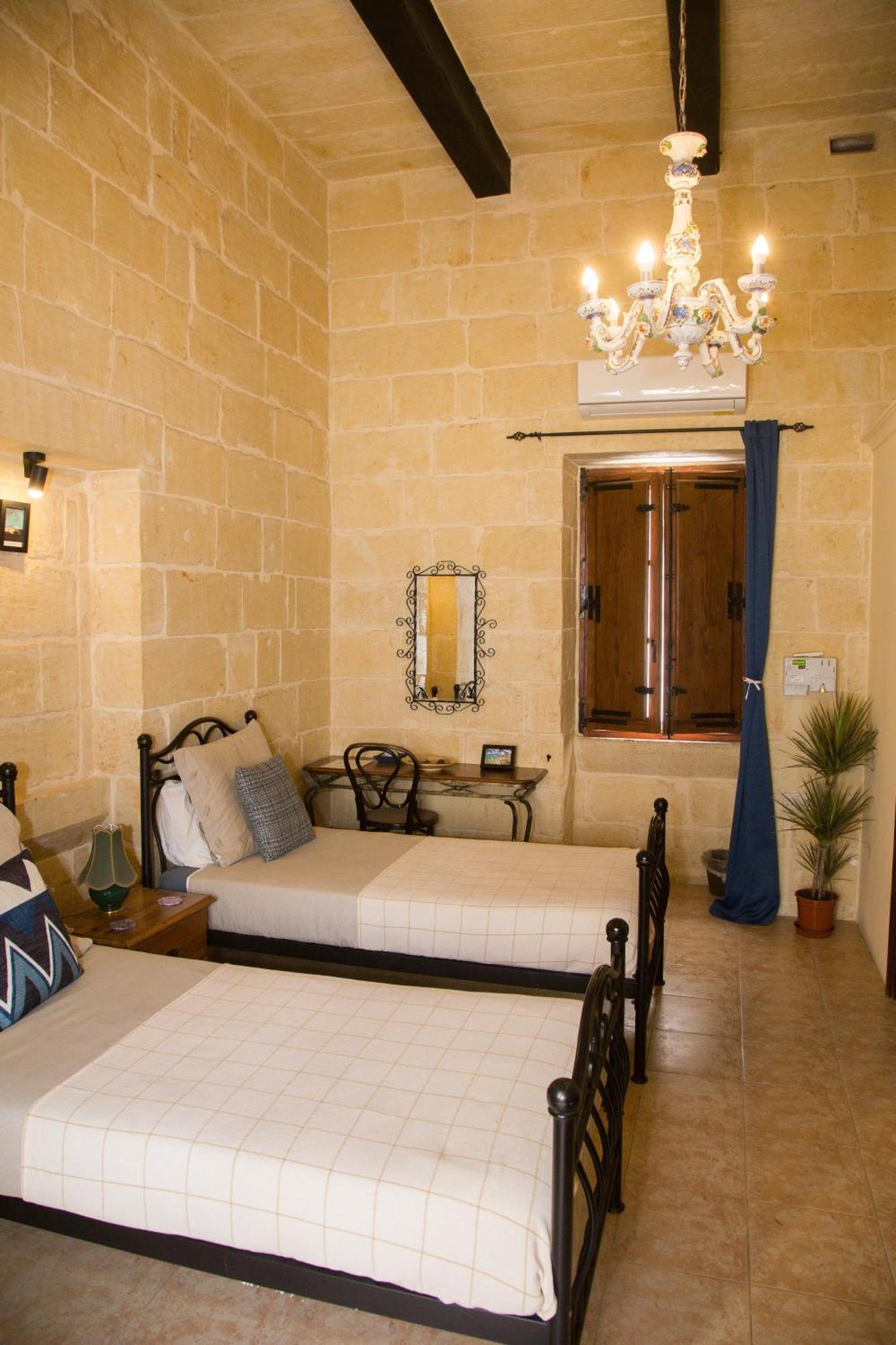 A La Maison B&B Xaghra Bagian luar foto